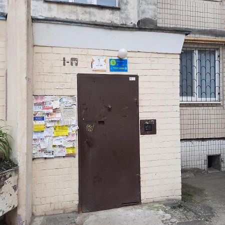 Посуточно Мини-Студия Метро Минская Киев 外观 照片